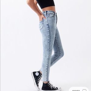 Bullhead light wash denim high rise skinny size 5